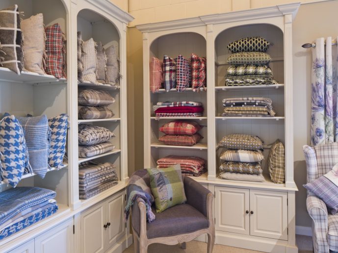 Cushions and throws