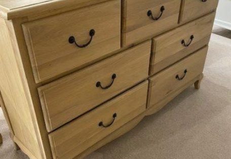 Elisse Chest
